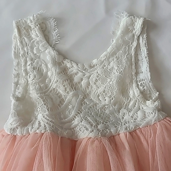 🐰 2 Bunnies Girls Dress, size 2T, Lace and Tulle, white and peach color - Picture 3 of 6